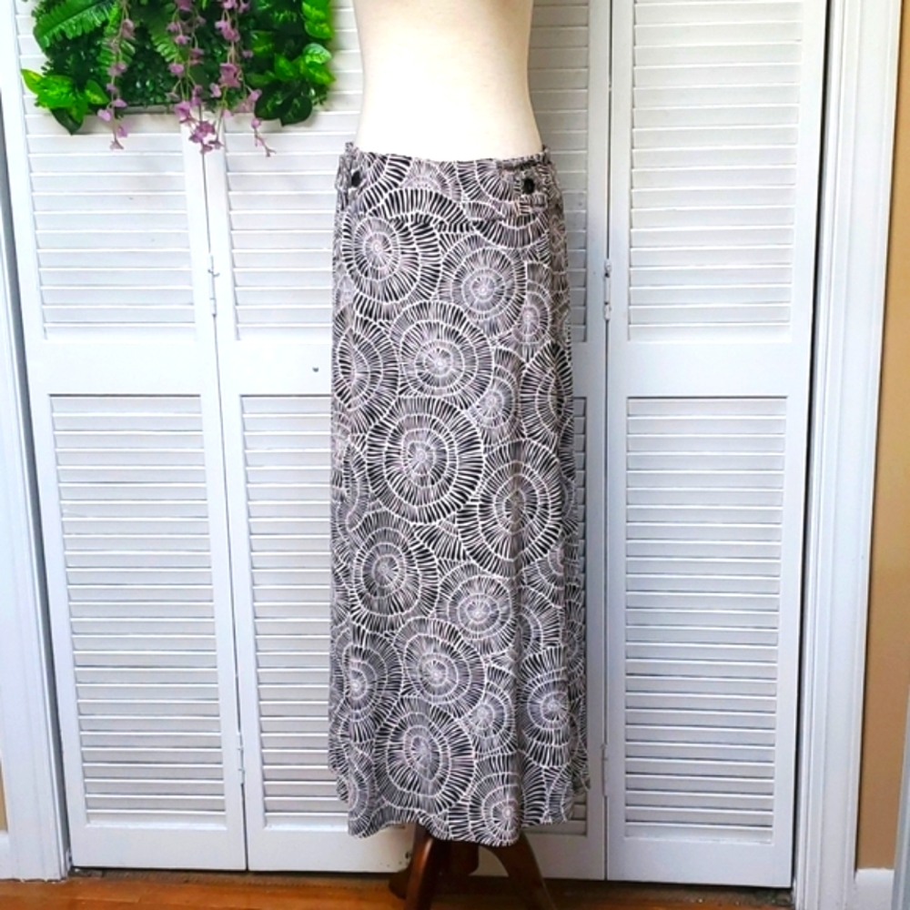Robert Louis Size L Black and White Circle Print Midi Skirt. - Picture 4 of 4
